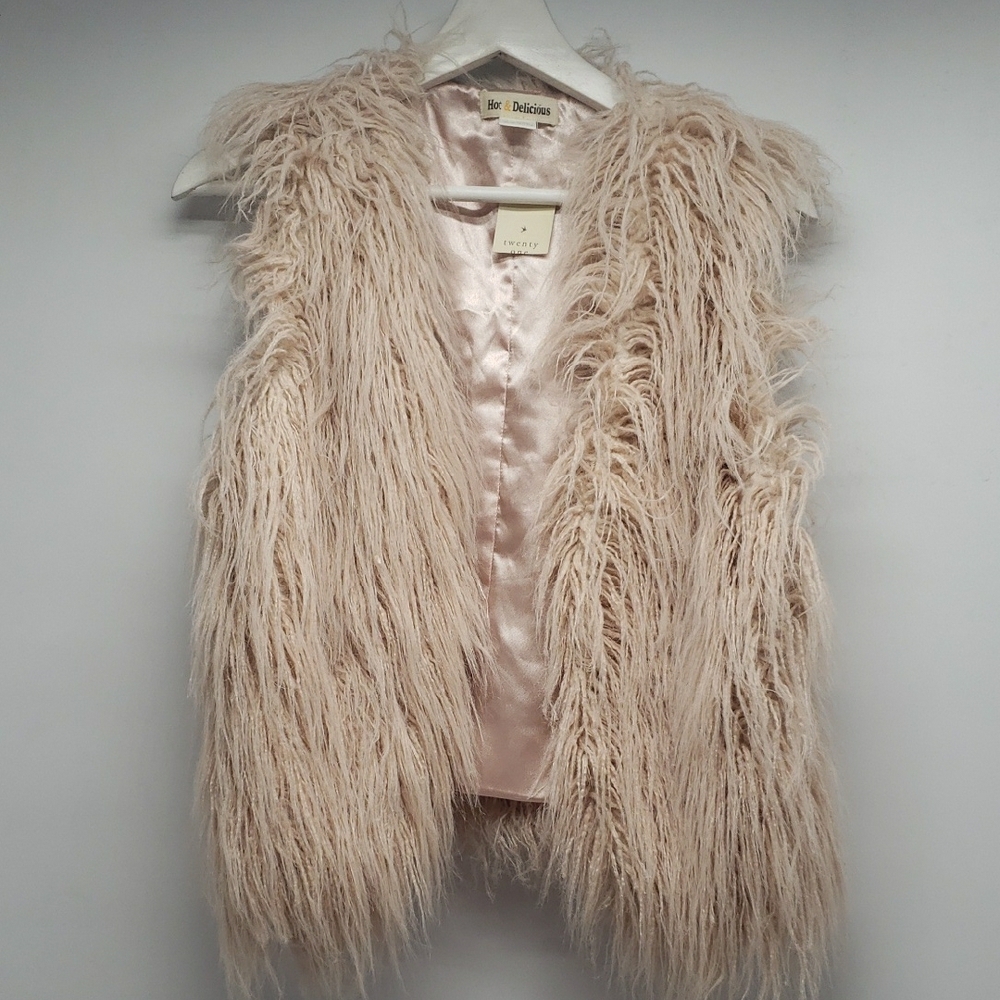 Faux Fur Vest in Peach Cream